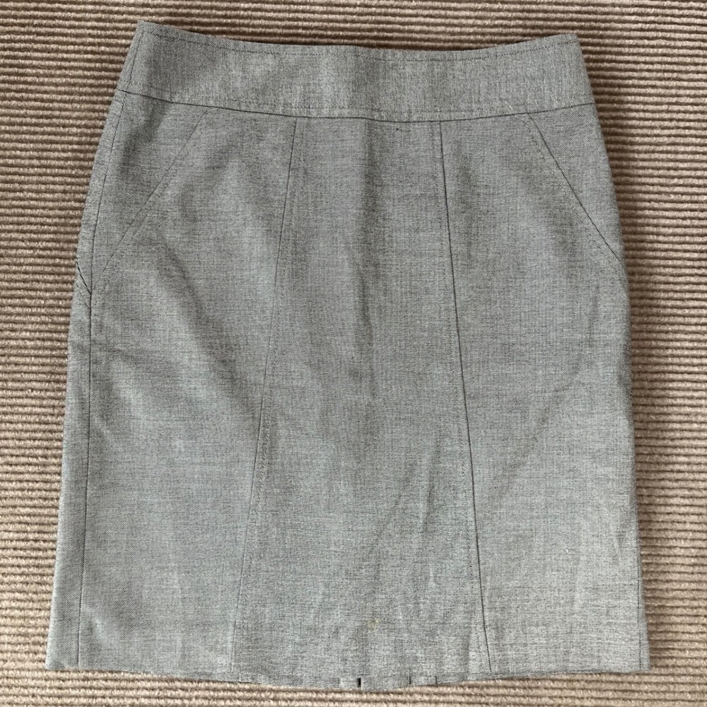 Ann Taylor LOFT Grey Paneled Pencil Skirt Size 4 Professional Workwear